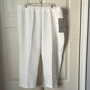 Elegant Off White/White Capris by [Bend Over] NWT 22W